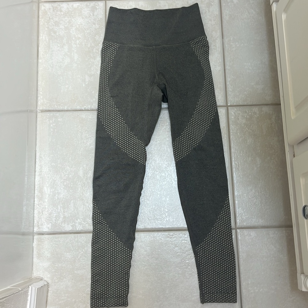 JoyLab Women's High-Rise Gray/Cream Patterned Seamless 7/8 Leggings, XS, EUC - Picture 8 of 8